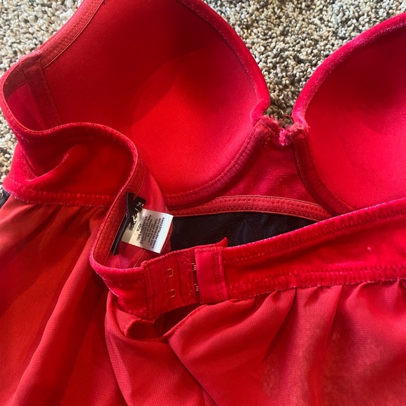 Red Negligee - Picture 10 of 12